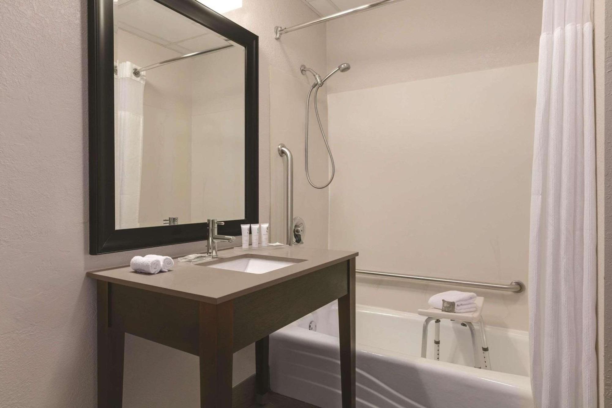 Country Inn & Suites By Radisson, Port Clinton, Oh מראה חיצוני תמונה