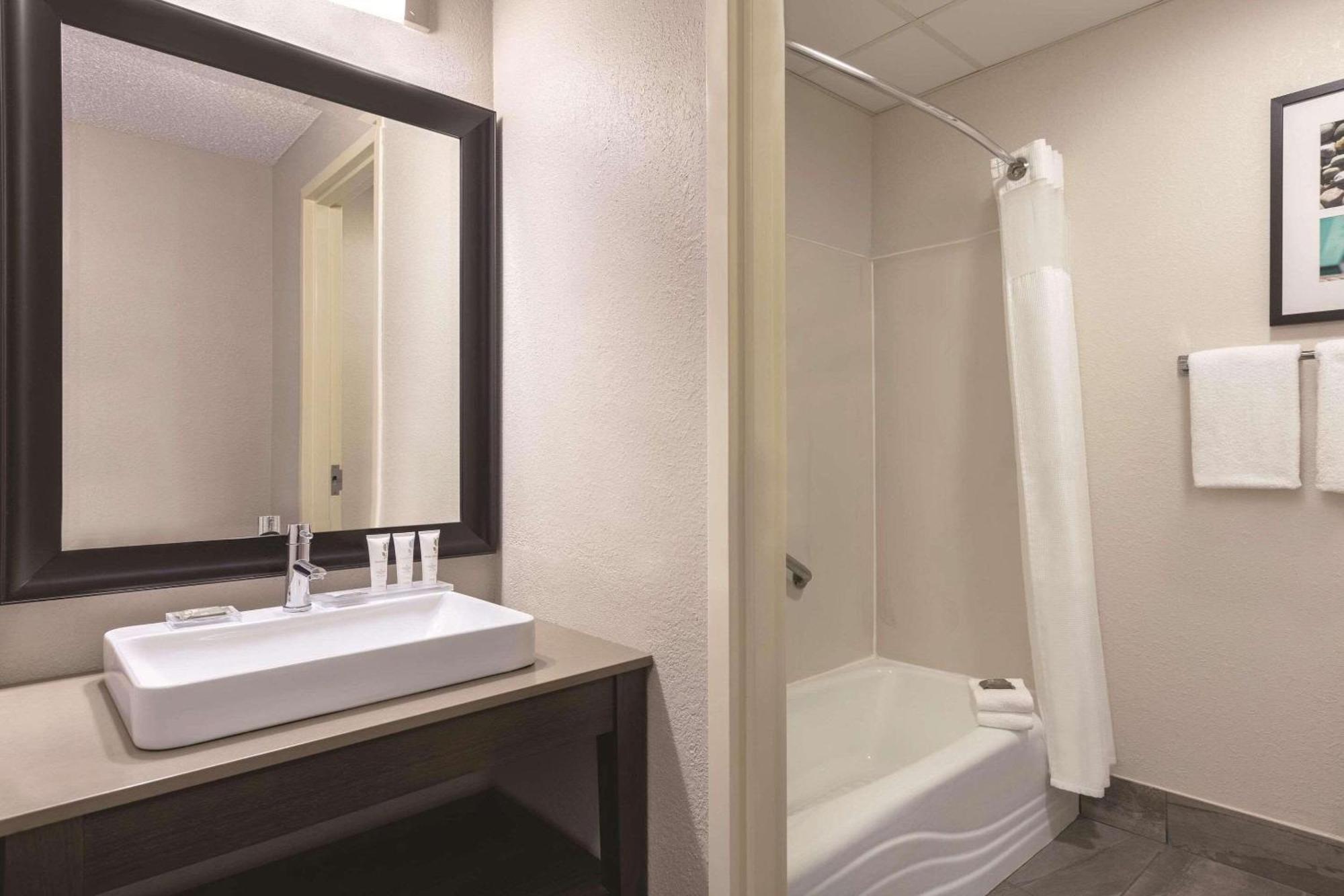 Country Inn & Suites By Radisson, Port Clinton, Oh מראה חיצוני תמונה